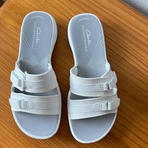 Clarks Breeze Piper slip on sandal